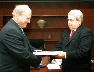 Έφυεν ο Μιχάλης τζι' άφηκεν με μόνο μμου...