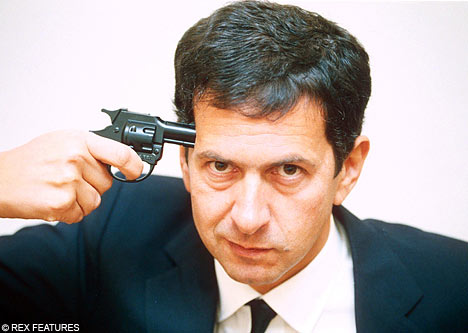 Αυτός είναι ο Ratner...