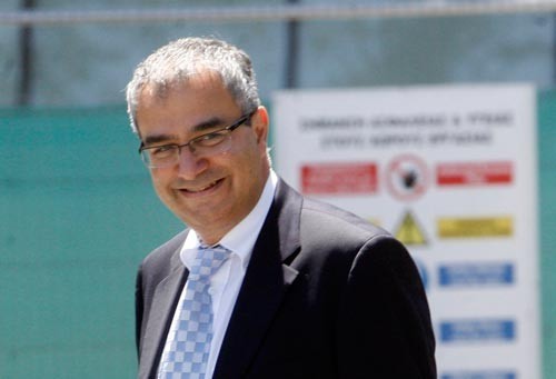 Άδειασε την κυβέρνηση ο Πανίκος, αφού η συμφωνία που έκλεισε με την Τρόικα αφαιρεί το τελευταίο άλλοθι για "να περιμένουμε"