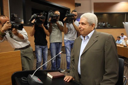 Νόμοι και θεσμοί, χαλί μου...