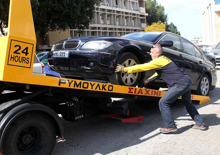 epidotes-kataschesan-to-aftokinito-tou-genikou-eisangelea-kosta-kliridi